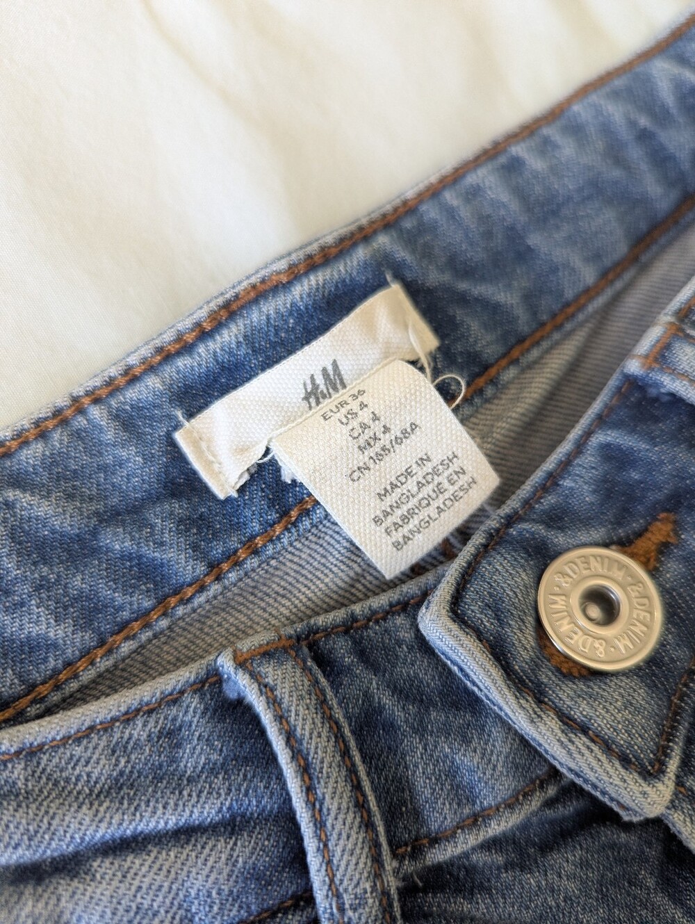 H&M Straight Leg Jeans Mid Rise Jeans - Picture 4 of 6
